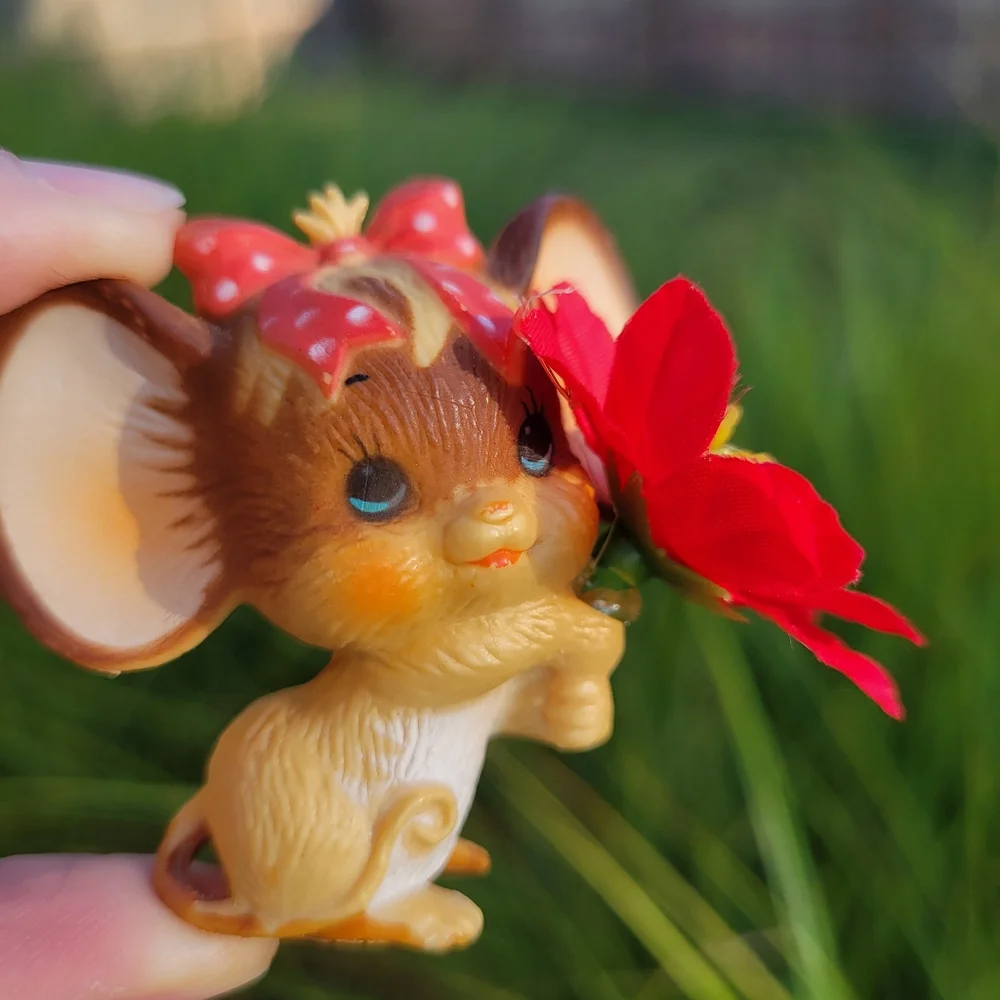 Cute Vintage Christmas Mice ~ Kitschy! ~ Russ Berrie ~ Tiny But Charming!